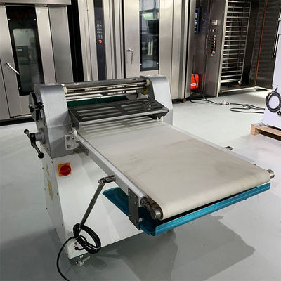 نوع صغير من الحلويات طابحة الحلويات المطاطية طابحة الخبز الطابحة الخبز 750w 220v / 380v 50hz